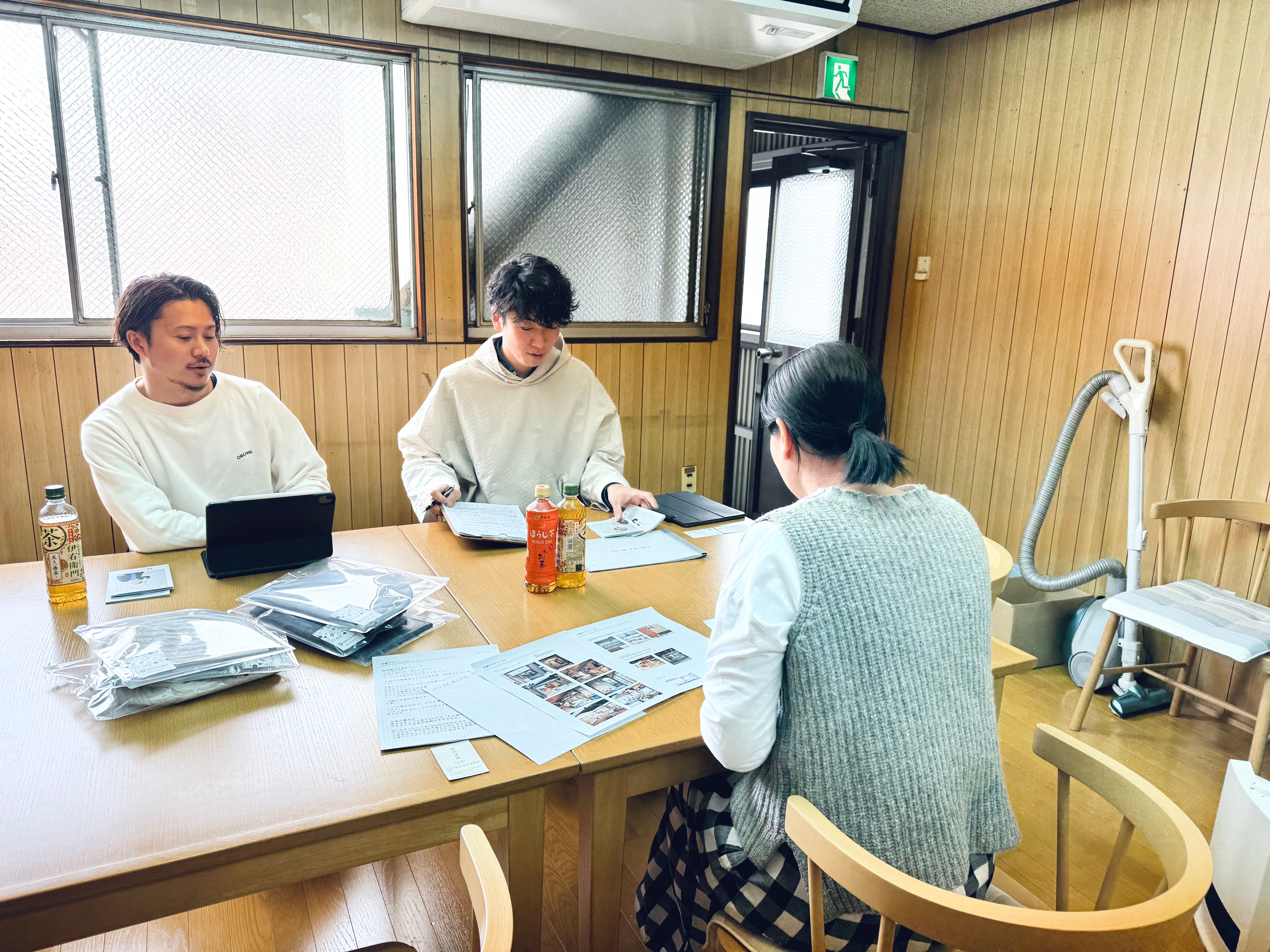 建築士さんとデザイナーさんが工場に来てくれました!