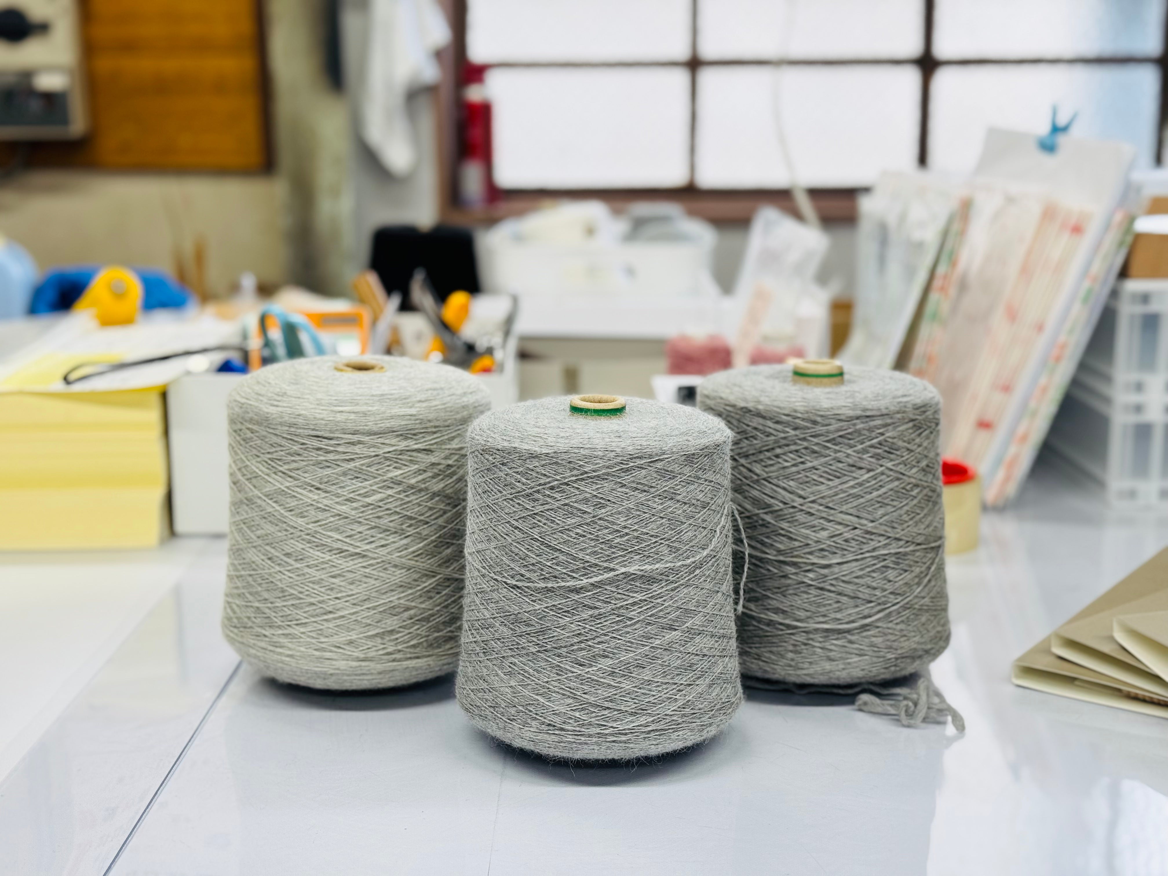 次の秋冬の企画に向けて、毛糸が届きました🧶